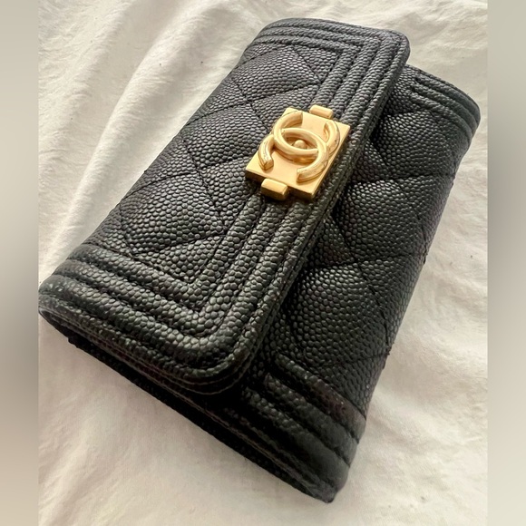 👑✅PRICE FIRM✅ Small Black Fashion Card Case with Gold Front Button Plate - Picture 3 of 15